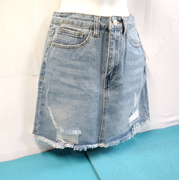 NWT Forever 21 Denim Mini Raw Skirt Frayed Hem Size XS - Picture 9 of 9